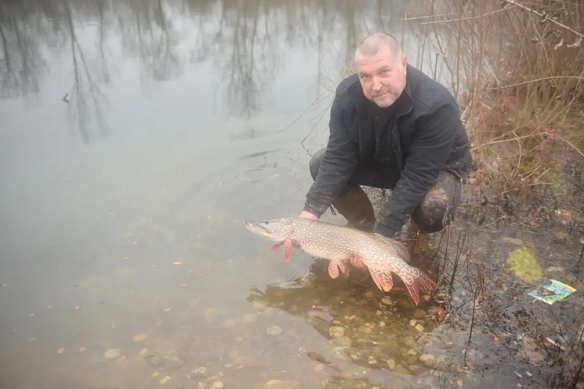 Tršićke bare bogatije za 384 kg štuke – najavljeno i poribljavanje jezera (FOTO)