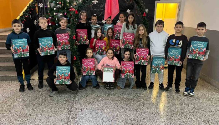 Oko dvije stotine paketića za osnovce u nekoliko škola Zvornika (FOTO)