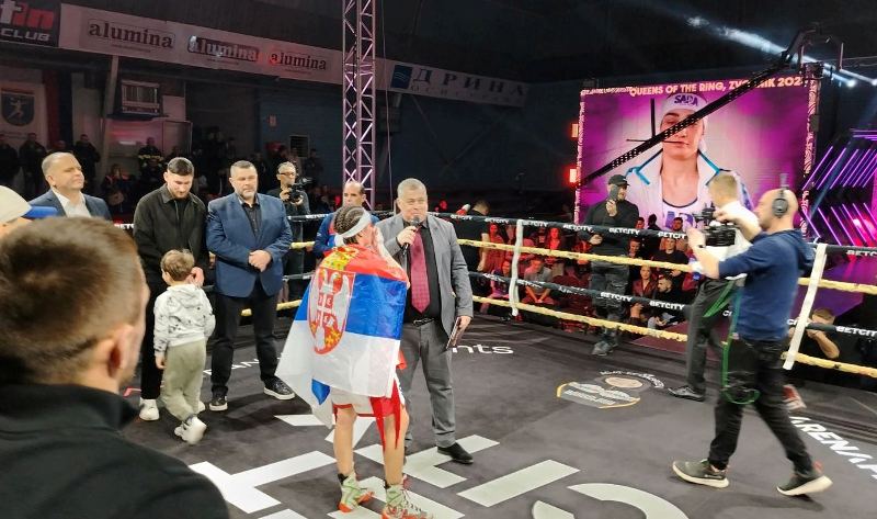 Održan boks spektakl u Zvorniku pod nazivom „Kraljice ringa“: Sara Ćirković pobijedila Sajdu Mosker iz Paname