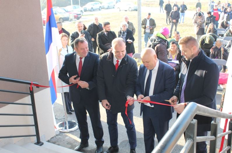 U Karakaju uručeni ključevi za novu zgradu socijalnog stanovanja licima sa područja Zvornika (FOTO)