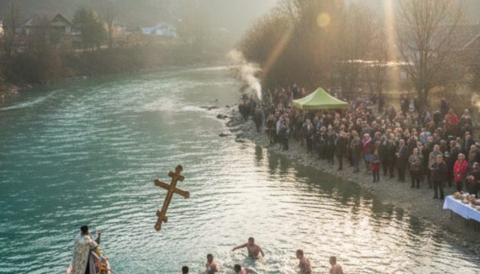 Prvo plivanje za Časni krst na Drini u Polomu