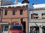 Upozorenje građanima: Opasnost od obrušavanja snijega i leda sa krovova (FOTO)
