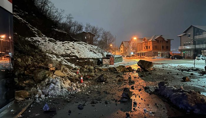 Odron pored magistralnog puta u Karakaju, ogromna materijalna šteta, srećom bez povrijeđenih lica (FOTO)