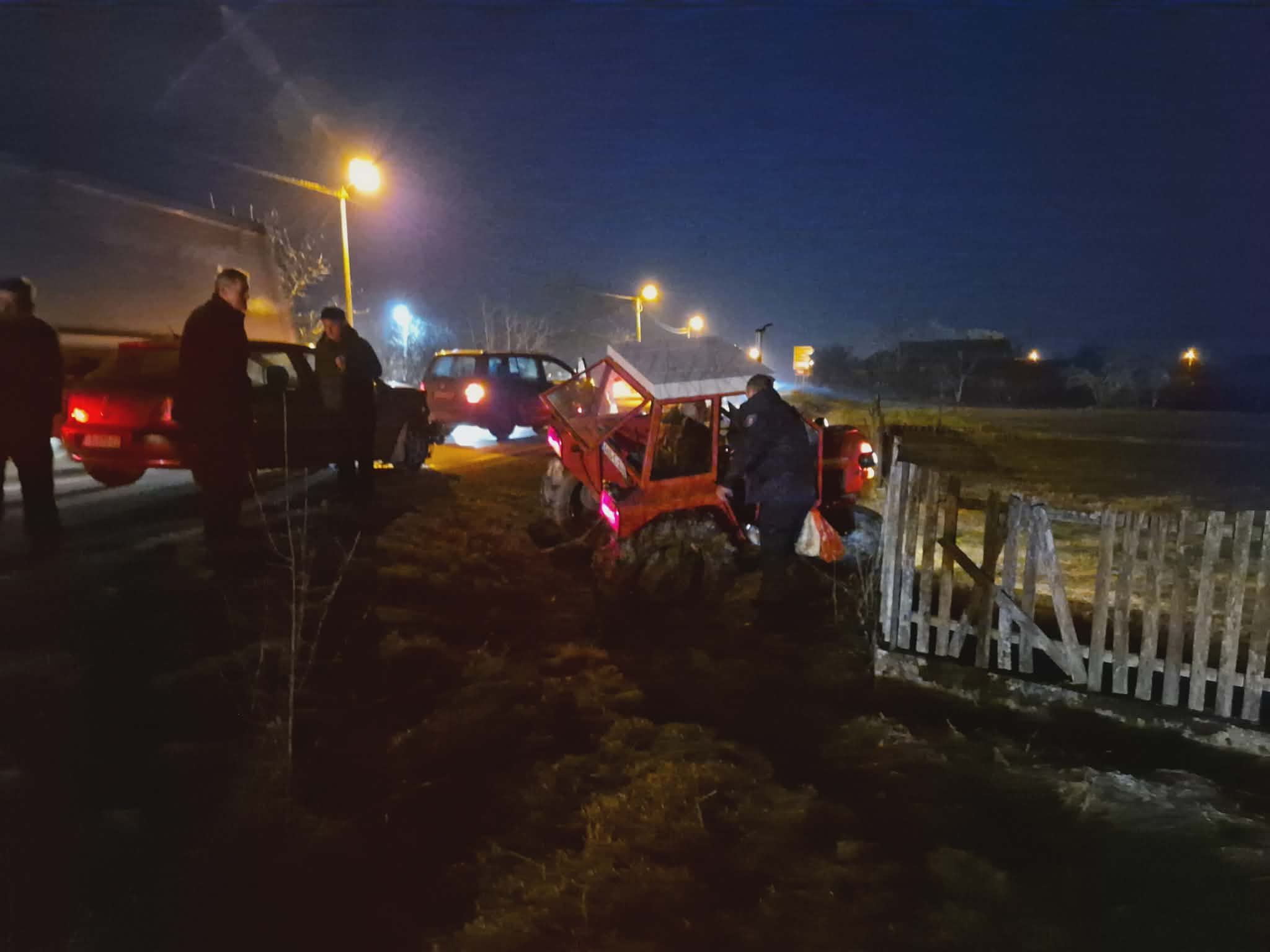 Sudar traktora i automobila: Pripadnik Granične policije prvi pritekao u pomoć povrijeđenom Zvorničaninu (FOTO)