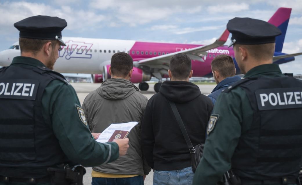 Let iz Tuzle završio povratkom: Njemačka odbila ulazak trojici bh. državljana, poznat i razlog