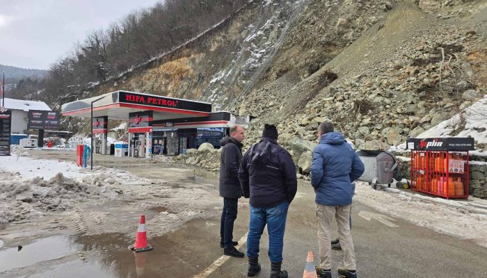 Gradonačelnik Bojan Ivanović na terenu u Meterizama: Nastavljeno obrušavanje kamena kod benzinske pumpe, poziv nadležnim odgovornim institucijama za problem odrona