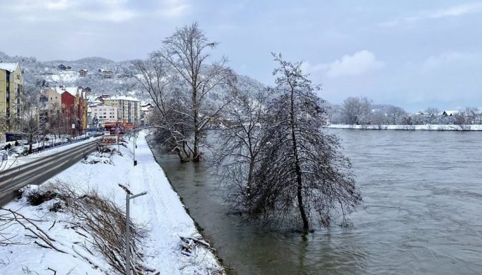 Vodostaj Drine u stagnaciji, nadležne službe prate situaciju, protok ovog jutra na hidrocentrali iznosi 2.240 kubnih metara u sekundi