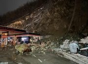 Odron pored magistralnog puta u Karakaju, ogromna materijalna šteta, srećom bez povrijeđenih lica (FOTO)