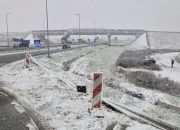 Izlijetanje vozila na brzom putu kod Loznice: Žena koja je upravljala automobilom prošla bez povreda (FOTO)