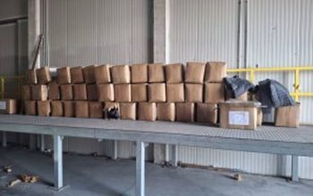 Carinici UINO BiH oduzeli više 600 komada muških jakni (FOTO)