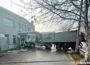 Kamion udario u zgradu preduzeća nakon izlijetanja sa magistralnog puta Zvornik-Bijeljina (FOTO)