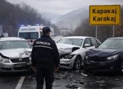 Dvije osobe povrijeđene u saobraćajnoj nezgodi sa tri automobila u Karakaju
