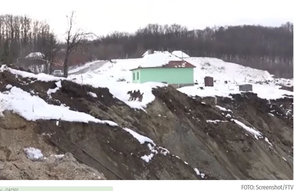 U Starom Ugljeviku klizišta gutaju kuće i puteve: "Ovo dok se ne plati životom, nema spasa" (FOTO)