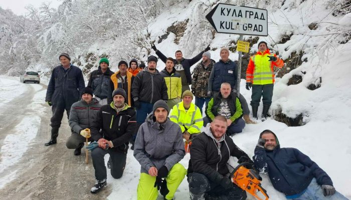 Mještani zvorničkog naselja Kula Grad prezentovali društveni aktivizam na djelu: Otklonjene smetnje, put prohodan (FOTO)