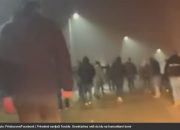 Navijače Zvezde po izlazu sa aerodroma napali navijači Hajduka: Bilans 23 osobe povrijeđene, Prijedorčanin zadobio povredu kičme, 93 lica uhapšena