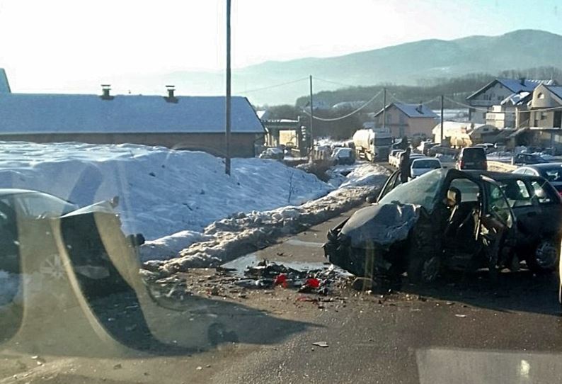 Tri lica zadobila povrede nakon saobraćajne nezgode u mjestu Branjevo (FOTO)