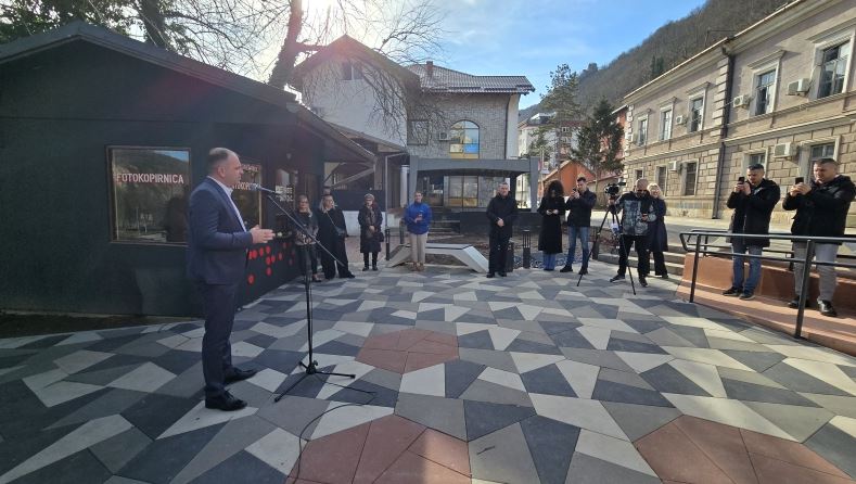 Otvoren rekonstruisani park u najvećoj gradskoj ulici na ulazu od Kapije (FOTO)
