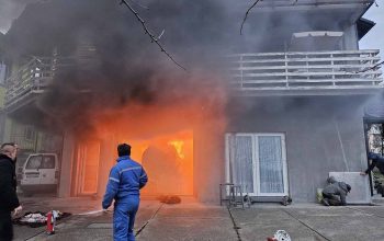 Požar zahvatio porodični dom pored magistralnog puta Zvornik - Tuzla u Raincima Gornjim (FOTO)