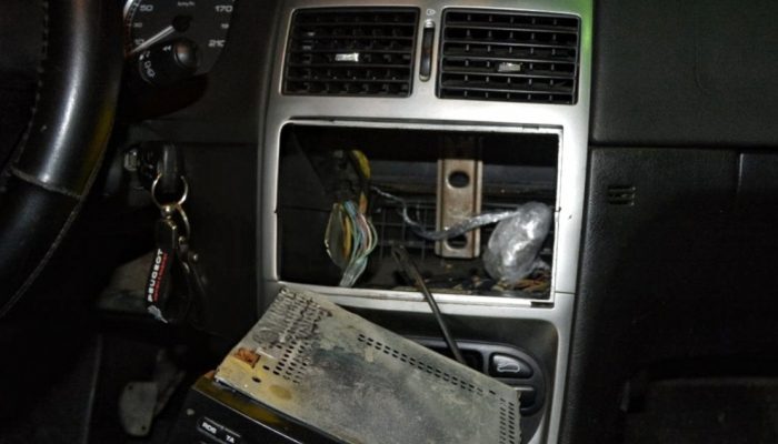 Policijska uprava Zvornik: Uhapšen državljanin Srbije kojem je u vozilu pronađena droga (FOTO)