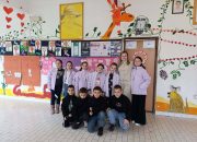 Humanitarna organizacija Help Others donirala 50 jakni učenicima u osnovnoj školi u Križevićima kod Zvornika (FOTO)