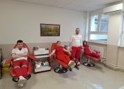 Kada oni koji spašavaju živote daruju krv – humani primjer Hitne pomoći Zvornik (FOTO)