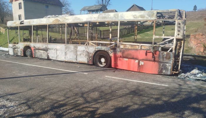 Autobus izgorio u potpunosti u okolini Loznice (FOTO)