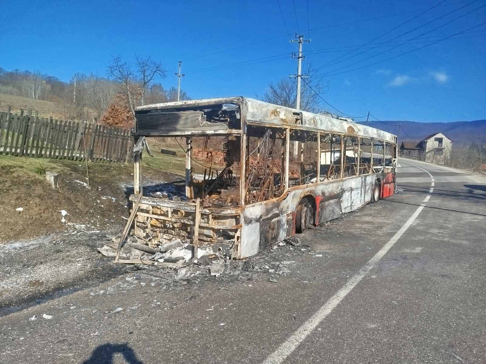 Autobus izgorio u potpunosti u okolini Loznice (FOTO)