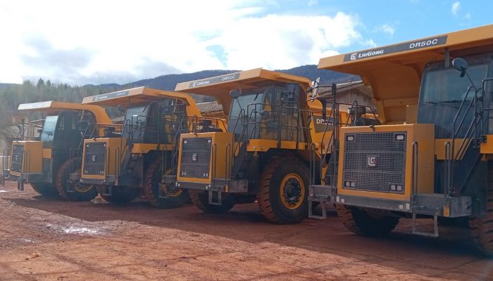 Pet potpuno novih dampera stiže u Miliće i kompaniju ”Boksit” (FOTO)