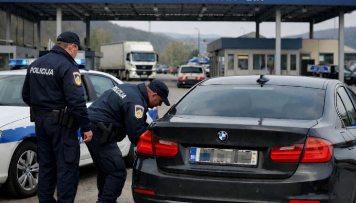 Na graničnom prelazu kod Zvornika uočen sumnjiv BMW: Prijava zbog falsifikovanja isprave