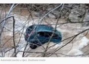 U slijetanju automobila u rijeku Drinjača kod Kladnja smrtno stradalo lice iz Zvornika (FOTO)