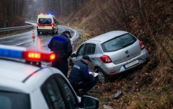 Nakon slijetanja automobila vozač završio u zvorničkoj bolnici, a potom hitno prebačen na UKC Tuzla