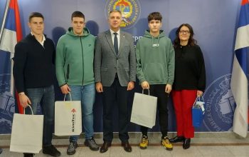 Zvornički učenici među najboljima na konkursu „Кako biti siguran na internetu“ (FOTO)