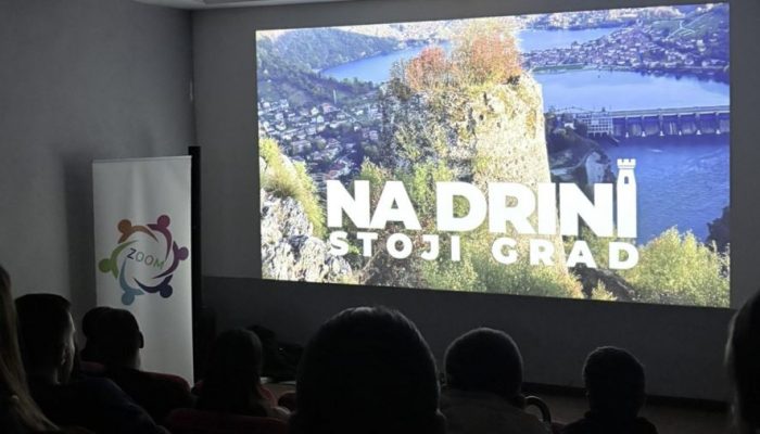 U organizaciji Zvorničkog udruženja mladih premijerno prikazan film „Na Drini stoji grad“