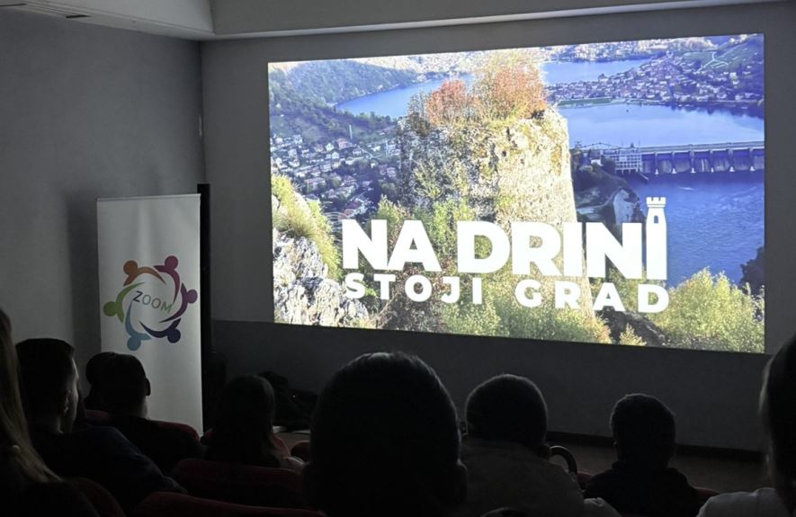 U organizaciji Zvorničkog udruženja mladih premijerno prikazan film „Na Drini stoji grad“