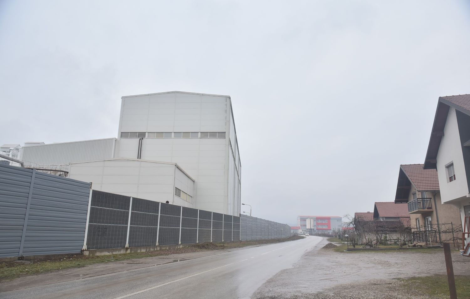Nova Alumina smanjuje buku postavljanjem zvučnih barijera uz fabrički krug