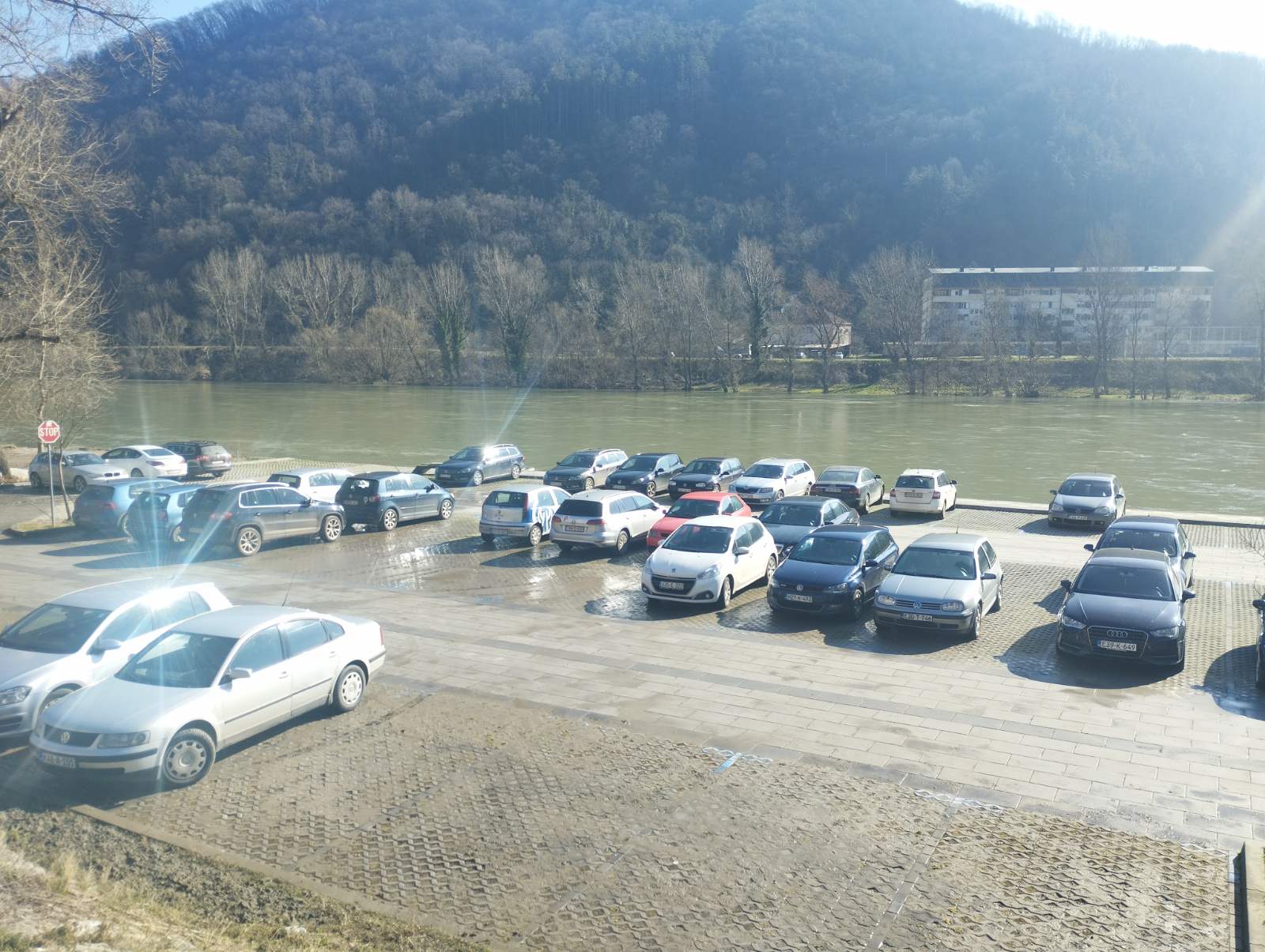 Počelo čišćenje parkinga na gradskoj plaži