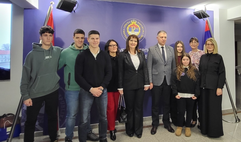 Zvornički učenici među najboljima na konkursu „Кako biti siguran na internetu“ (FOTO)