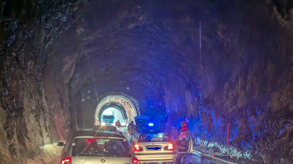 Šest saobraćajnih nezgoda u jednom danu doprinijele formiranju kilometarskih kolona i kolapsu saobraćaja u Zvorniku (FOTO)