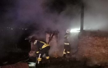 Vatra progutala pomoćni objekat u Osmacima (FOTO)