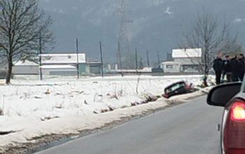 Automobil izletio sa magistralnog puta Zvornik-Bijeljina u Čelopeku (FOTO)