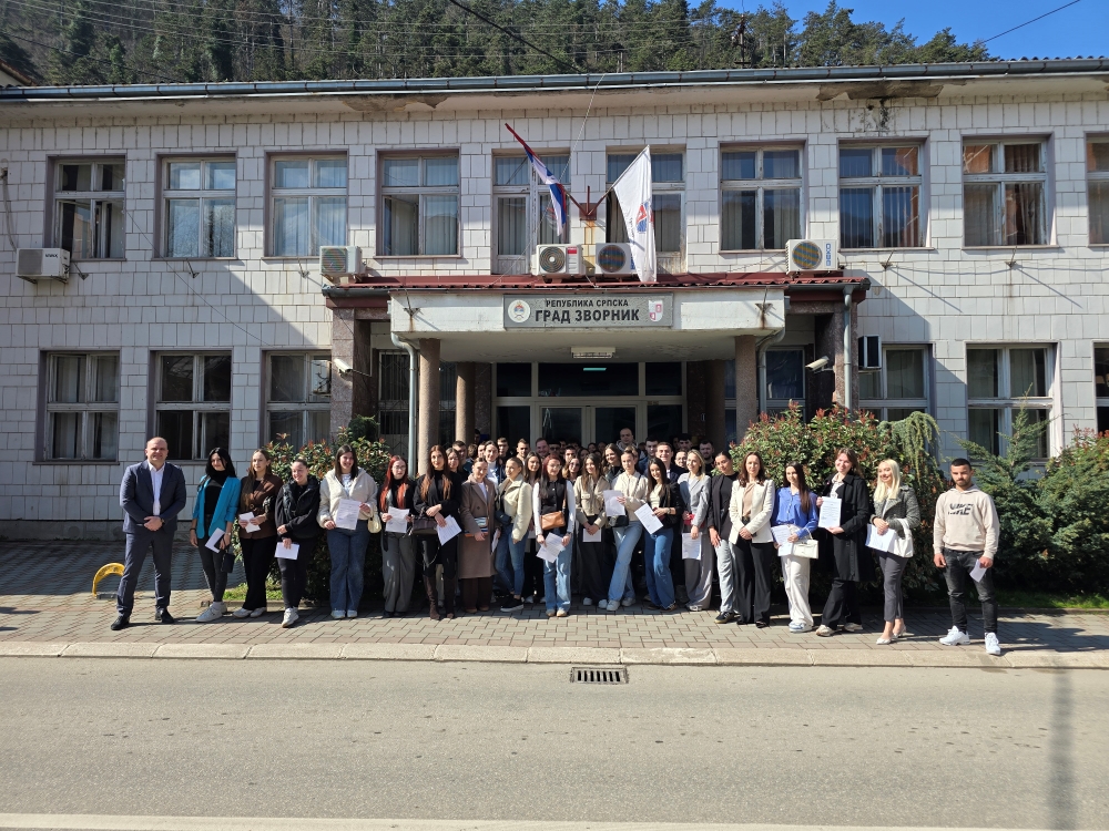 Grad Zvornik obezbijedio stipendije za 163, danas svečano potpisani ugovori (FOTO)