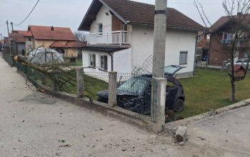Teška saobraćajna nezgoda kod Kalesije: Automobil udario u betonsku banderu, ima povrijeđenih (FOTO)