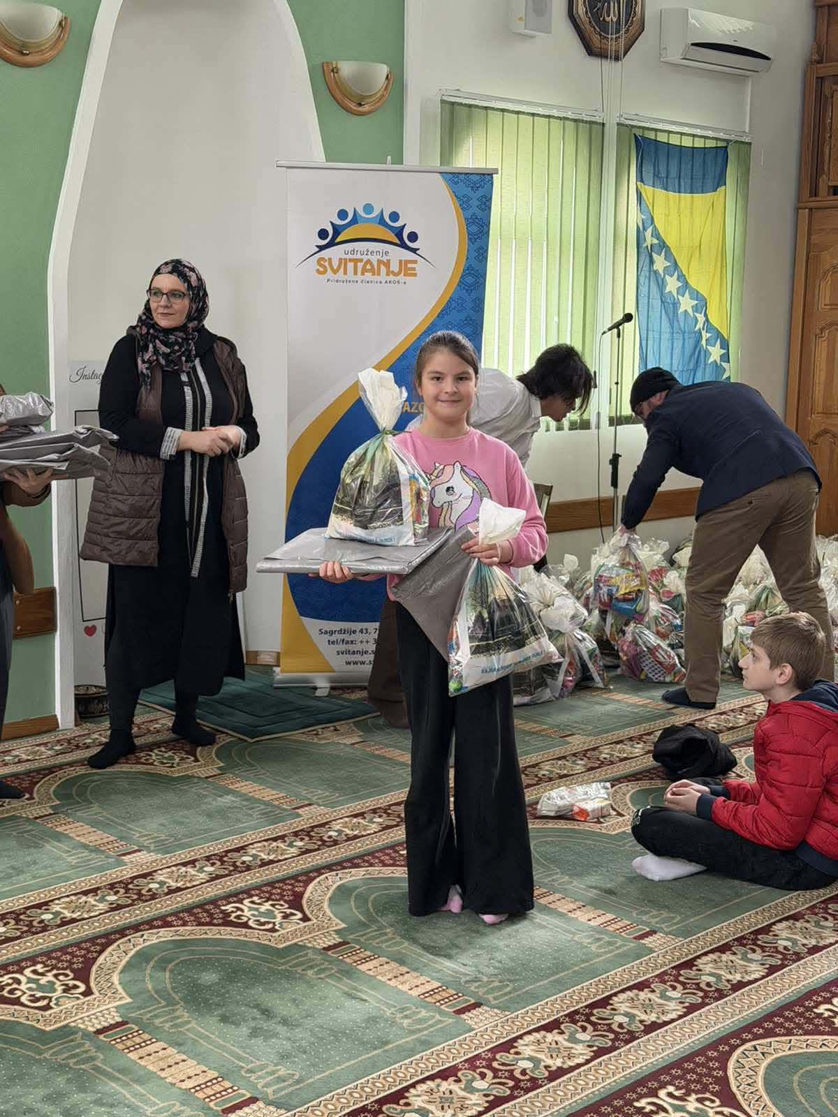 Bajramska radost u Križevićima: Udruženje „Svitanje“ obradovalo 93 mališana posebnim poklonima (FOTO)