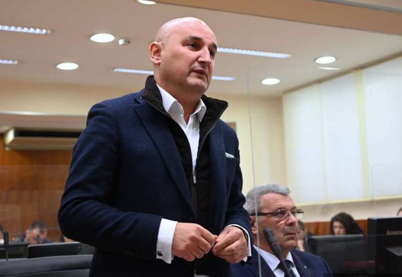 „Imamo nove dokaze da je Džombić kupovao vještaka“: Žestok "okršaj" republičkog tužioca i predsjednika vijeća na suđenju bivšem premijeru RS