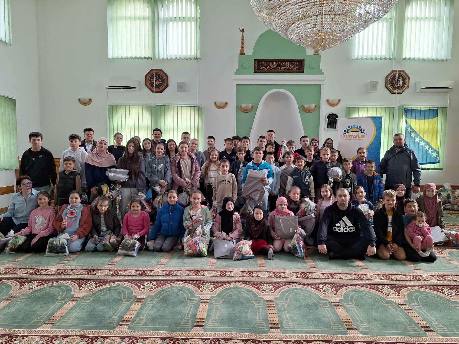 Bajramska radost u Križevićima: Udruženje „Svitanje“ obradovalo 93 mališana posebnim poklonima (FOTO)