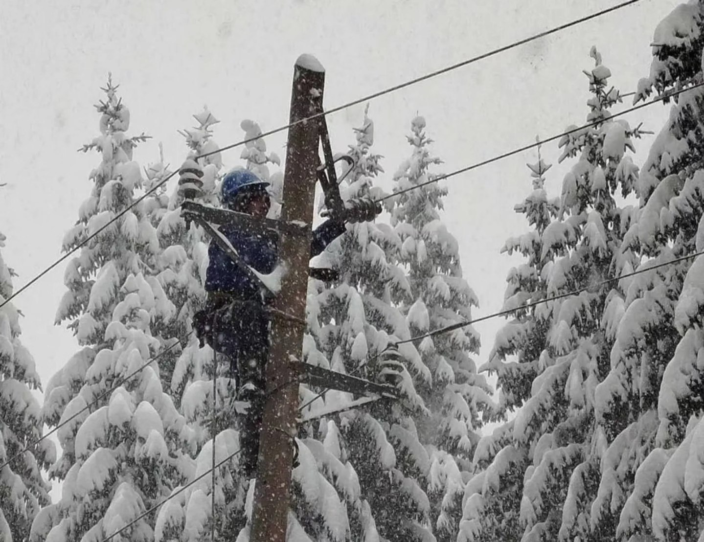Otklonjeni kvarovi u Drinjači, teški uslovi usporavaju radove u Liješnju, bez vode korisnici u naselju Divič (FOTO)