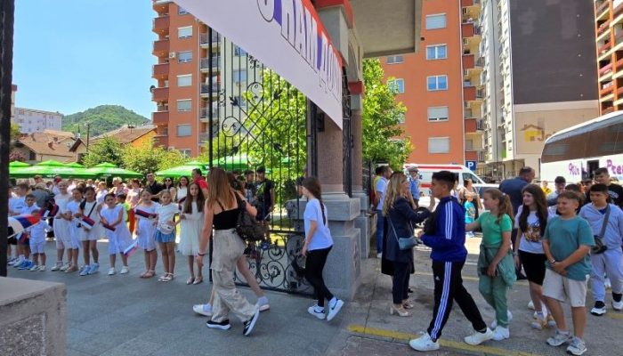 Poziv za prijavu porodica domaćina u okviru programa „Spojimo djecu Кosova i Metohije i Republike Srpske“