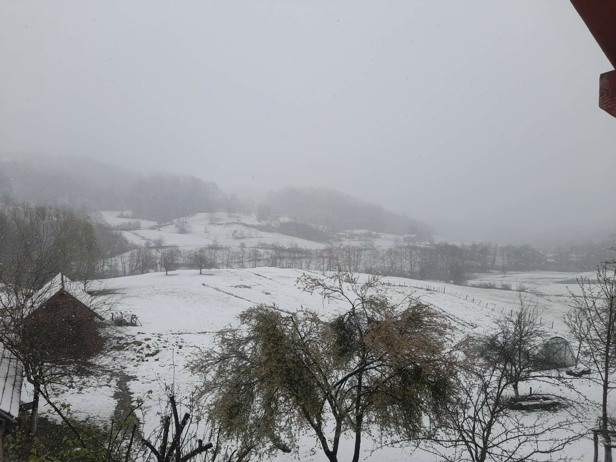 Dijelovi Sna­gova, Čelopeka i Ulica bez struje, izlila se Lokanjska rijeka i na kratko prekinula putnu komunikaciju (FOTO)