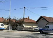Užas u Bijeljini: Otac i sin pronađeni mrtvi u porodičnoj kući, sumnja se na ubistvo i samoubistvo (FOTO)