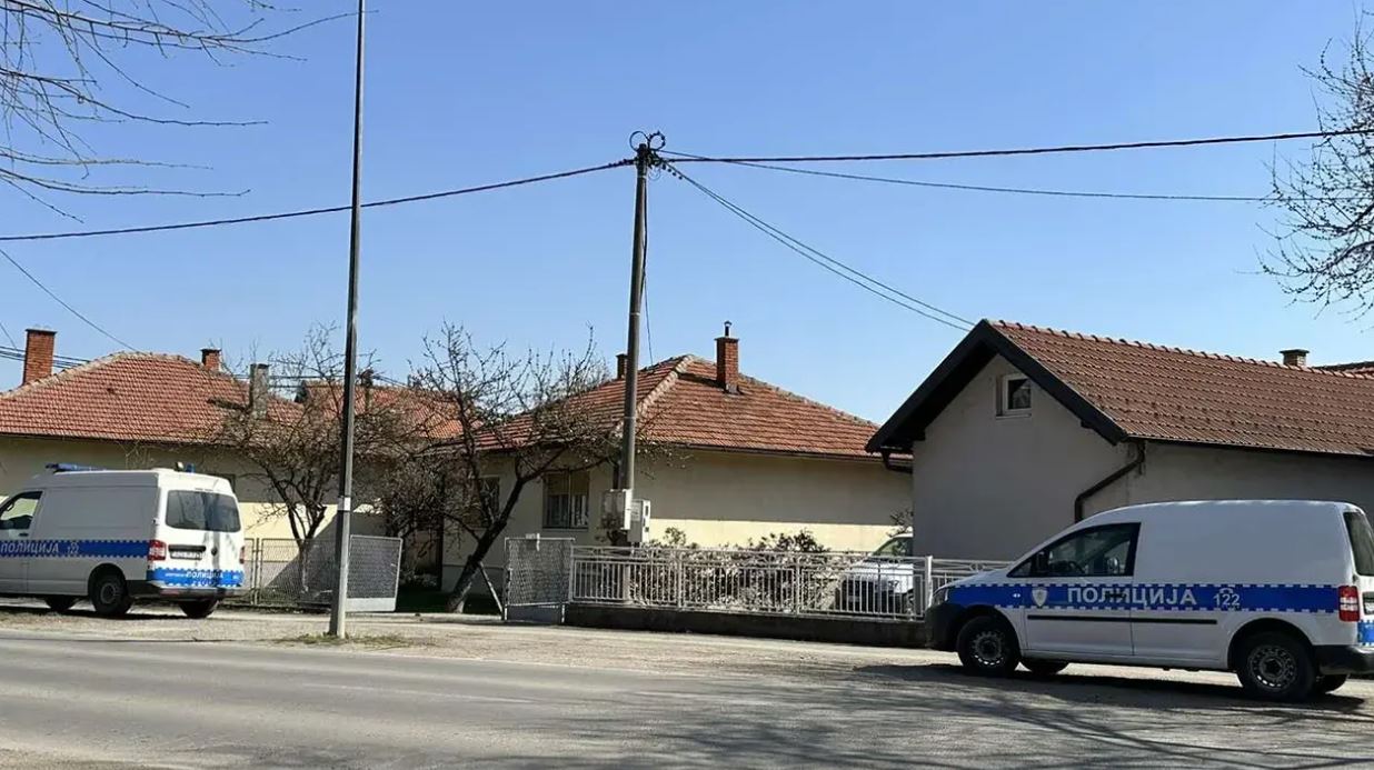 Užas u Bijeljini: Otac i sin pronađeni mrtvi u porodičnoj kući, sumnja se na ubistvo i samoubistvo (FOTO)
